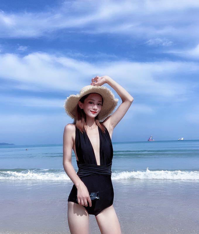 Deep V修腰顯修・闊肩帶・美背連身Swimsuit泳衣