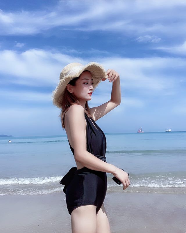 Deep V修腰顯修・闊肩帶・美背連身Swimsuit泳衣