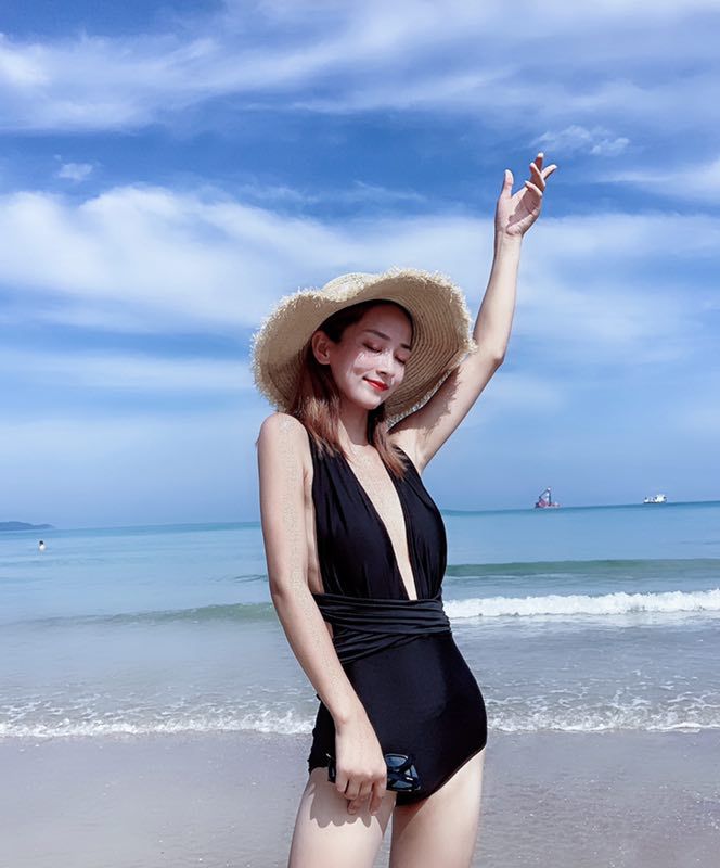 Deep V修腰顯修・闊肩帶・美背連身Swimsuit泳衣