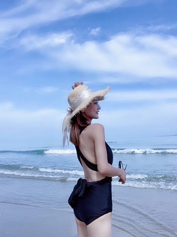 Deep V修腰顯修・闊肩帶・美背連身Swimsuit泳衣